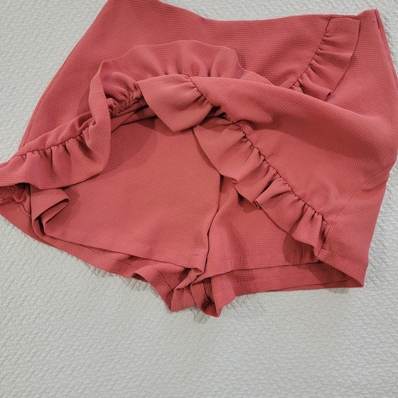 Milk & Honey Women's Rust Orange Ruffled Shorts Size Small - Picture 6 of 13